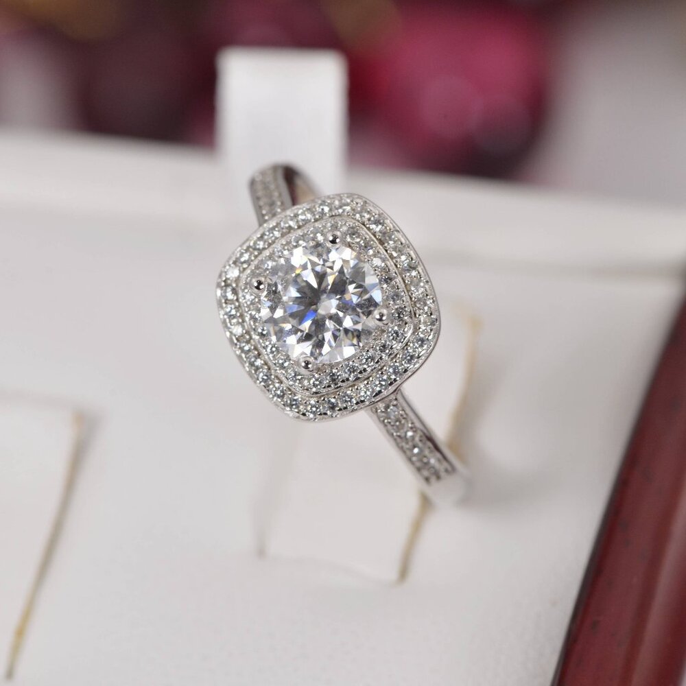 Moissanite 1.0 ct Double Halo Brilliant Round Cut Engagement Ring 925